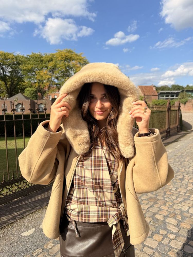  LIGHT BEIGE