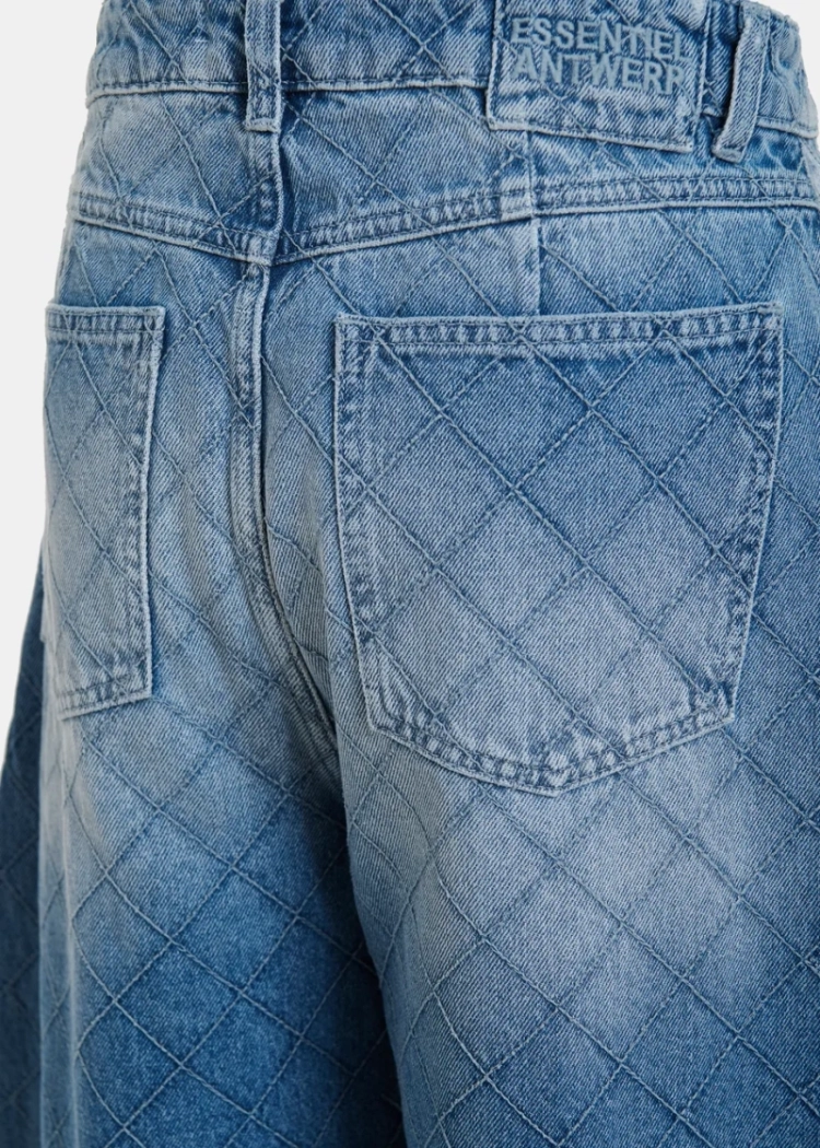 AQ04