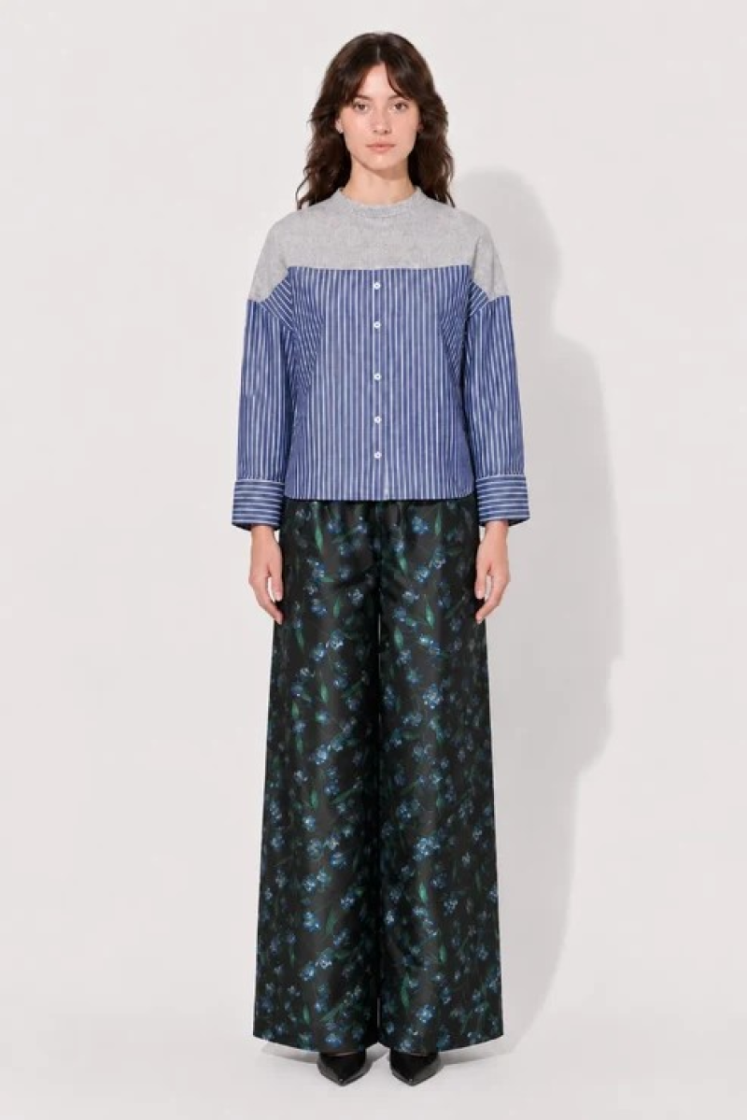 890 Blue Flowers