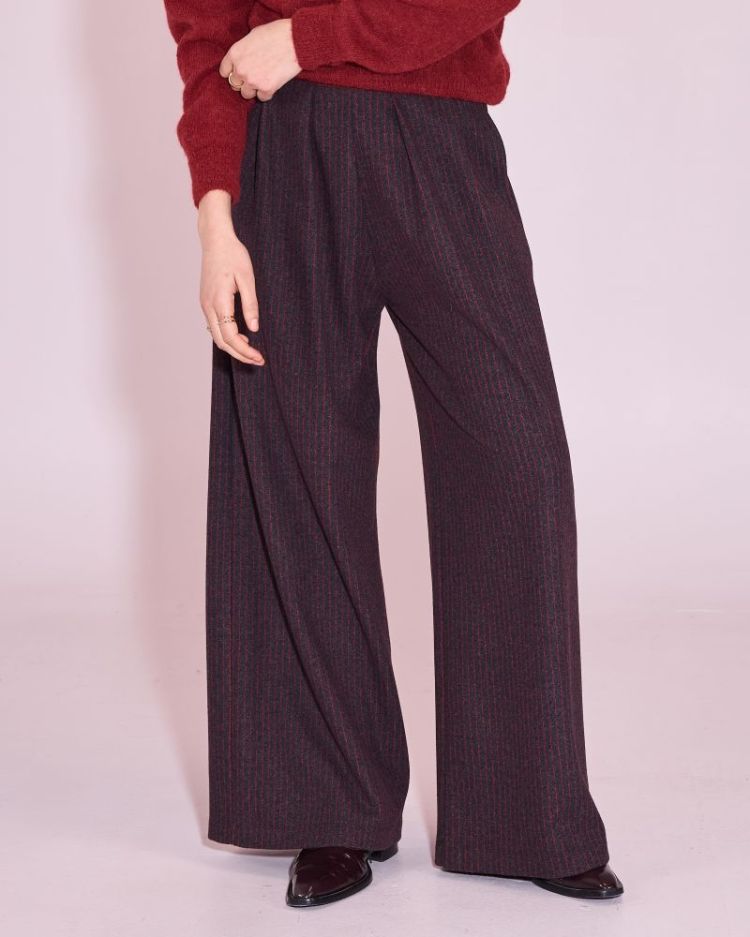   335 Bright Red Stripes