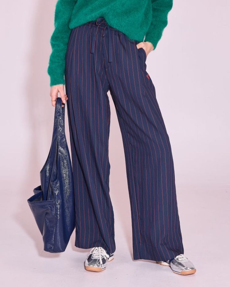   589 Navy / Bright Red