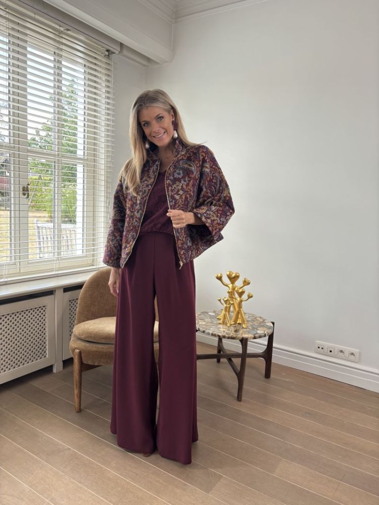 Dressed in Léonie de Paris